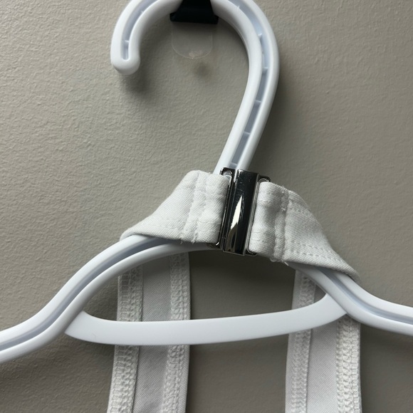 Sun•Deh Aritzia White Cropped Halter Top - Picture 3 of 4